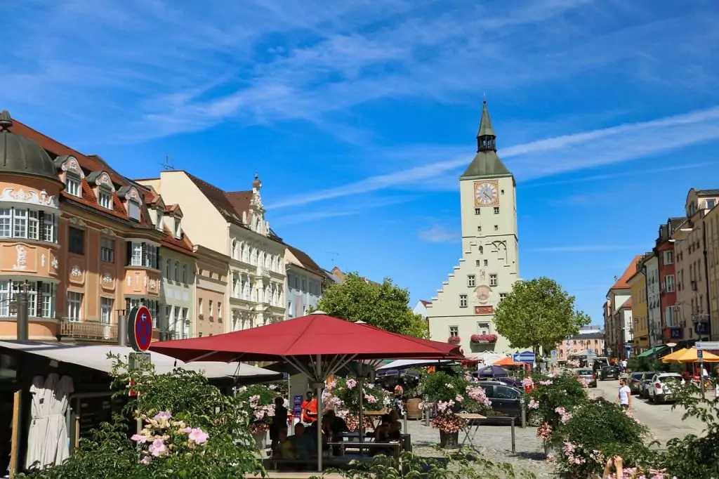 Musikgenuss in Deggendorf: Die unvergesslichsten Konzerte und Veranstaltungen Musikgenuss in Deggendorf Die unvergesslichsten Konzerte und Veranstaltungen